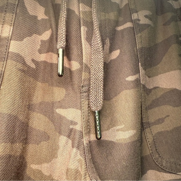 Athleta Farallon Camo joggers 4 - Picture 6 of 11
